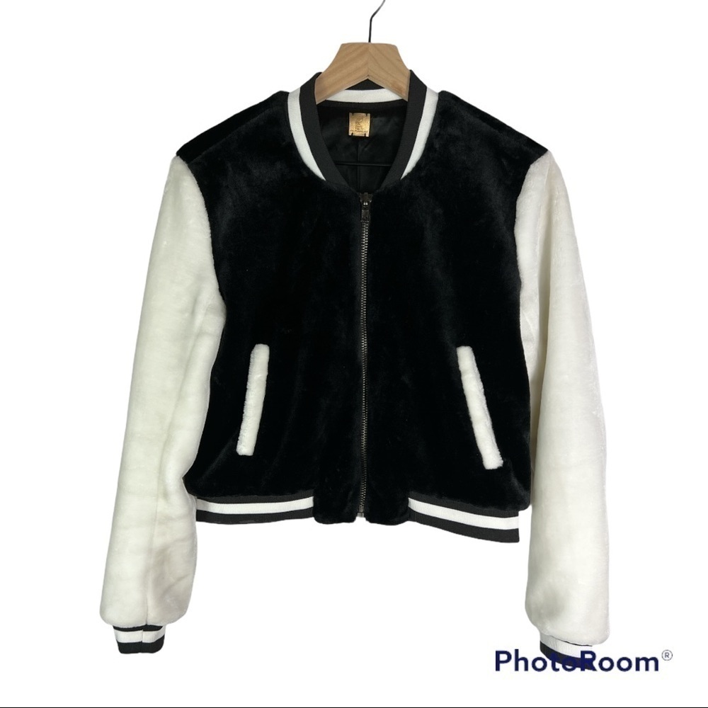 Pano Vail CO Black & White Velour Varsity Style Jacket Sz M